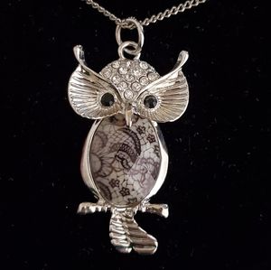 Owl necklace silvertone, black with rhinestones